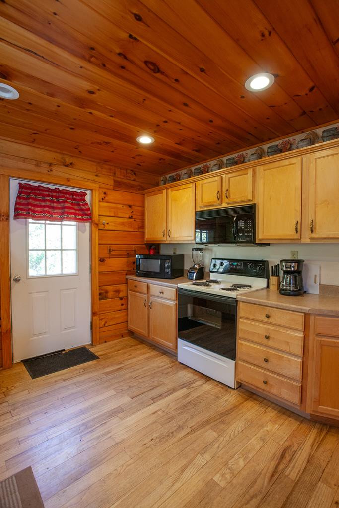 322 Hickory Br Road Whittier, NC 28789 - Photo 20 of 50