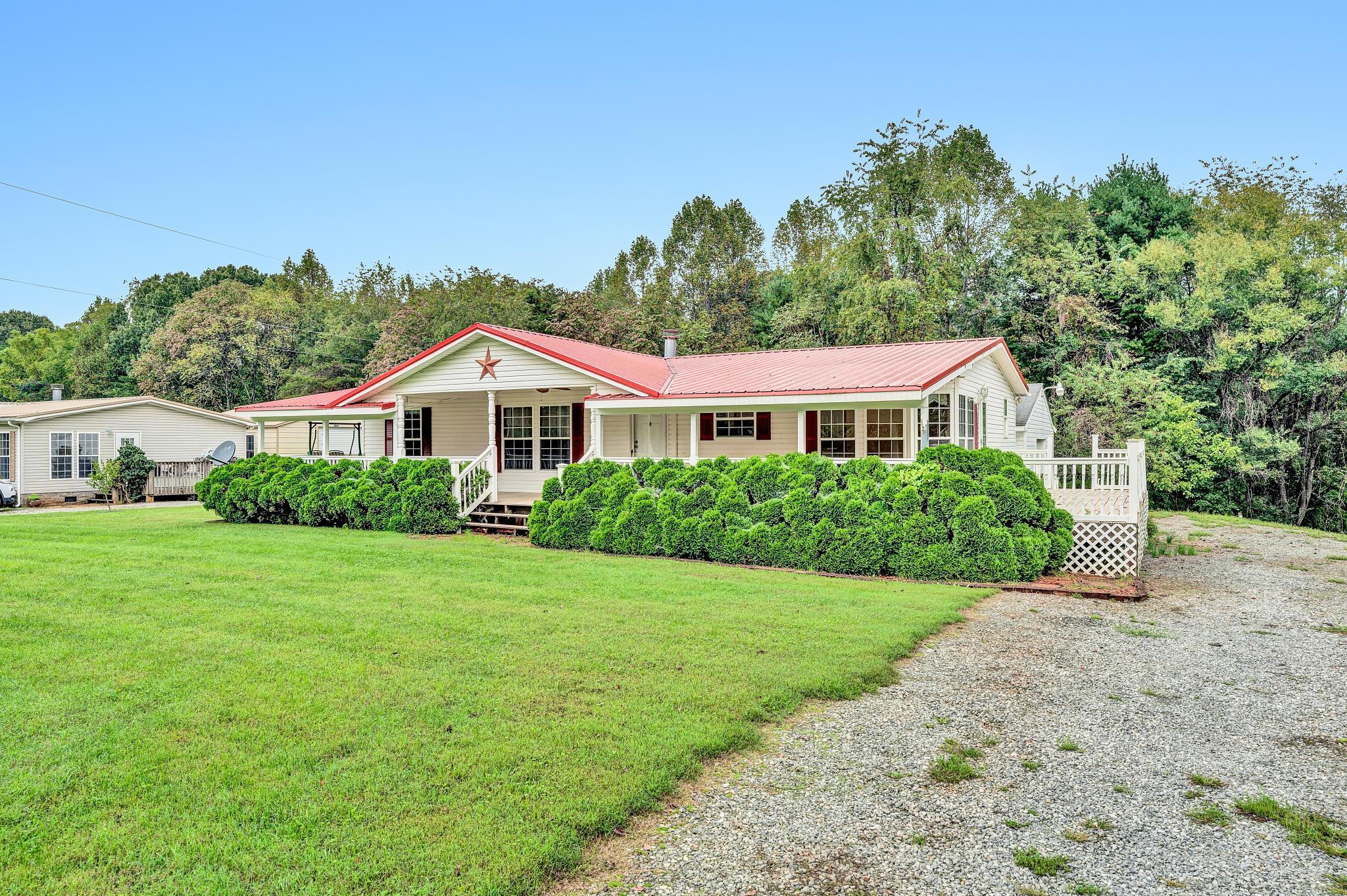 20 McDonald Road Wirtz, VA 24184 - Photo 3 of 26 McDonald - pic 2