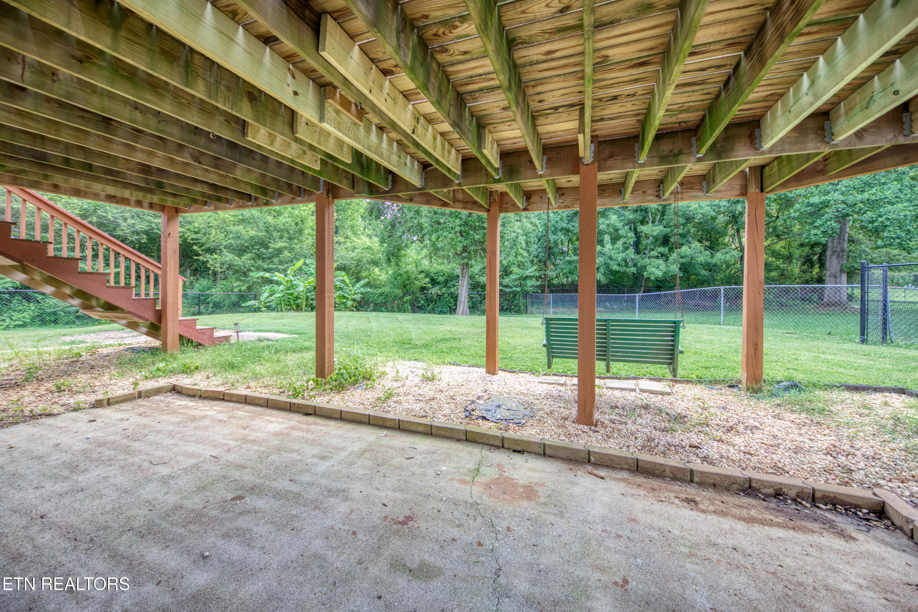 916 Mallory Road Knoxville, TN 37919 - Photo 6 of 23 Sit in the shade when it's hot
