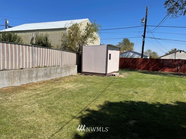 216 Statter Road Ephrata, WA 98823 - Photo 2 of 12 a view of a backyard