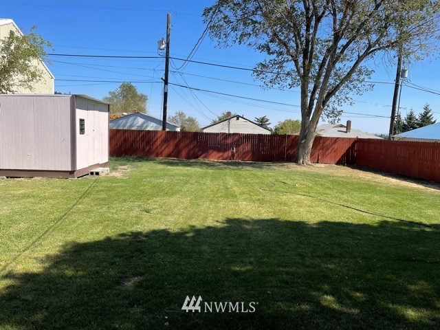 216 Statter Road Ephrata, WA 98823 - Photo 3 of 12 a view of a house with a yard