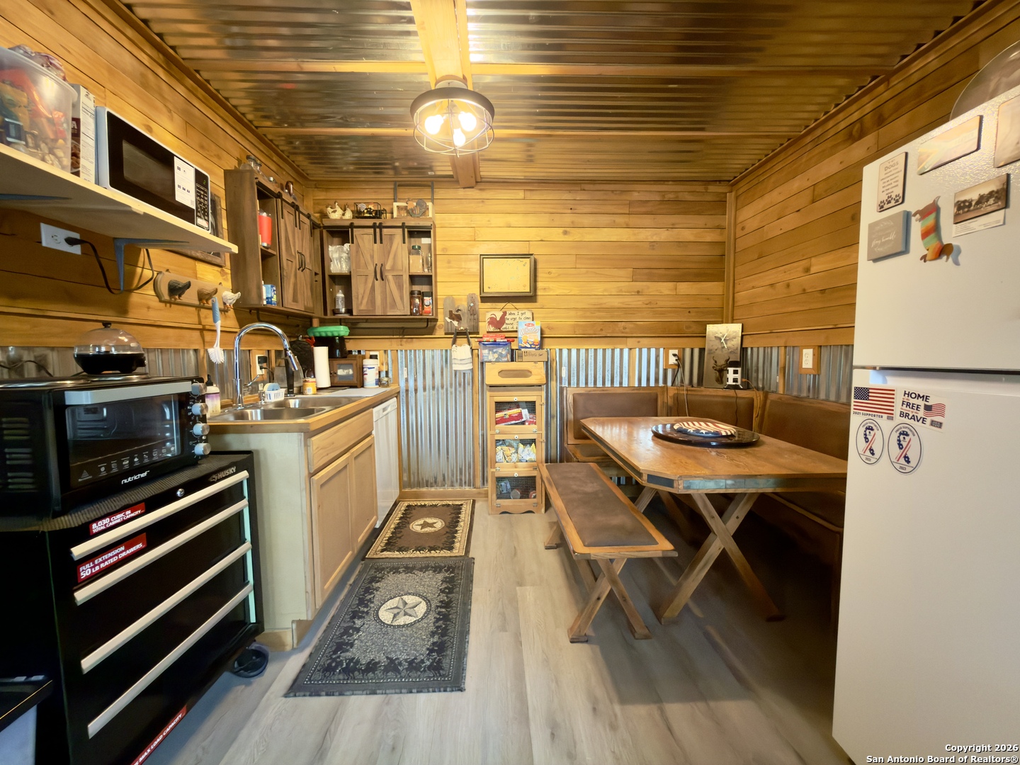 946 Frontier Lane Bandera, TX 78003 - Photo 34 of 49 a city view with sitting space