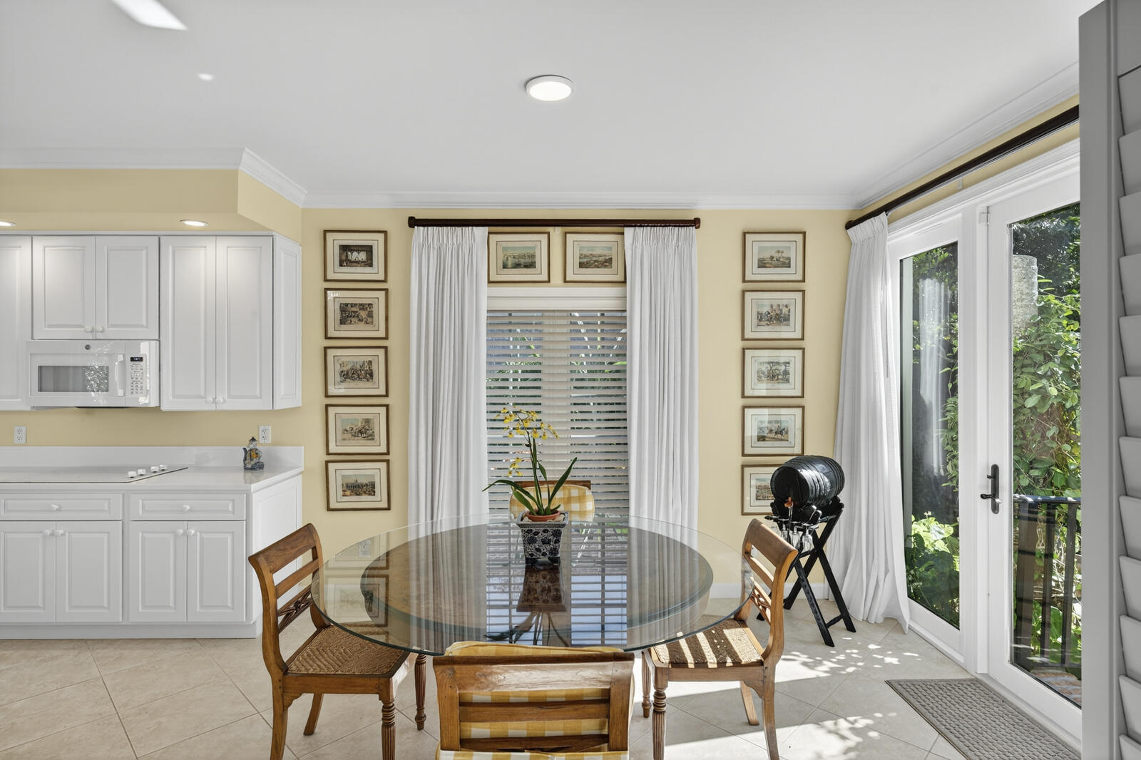 625 Riomar Drive Vero Beach, FL 32963 - Photo 19 of 54 a dining room with furniture and window