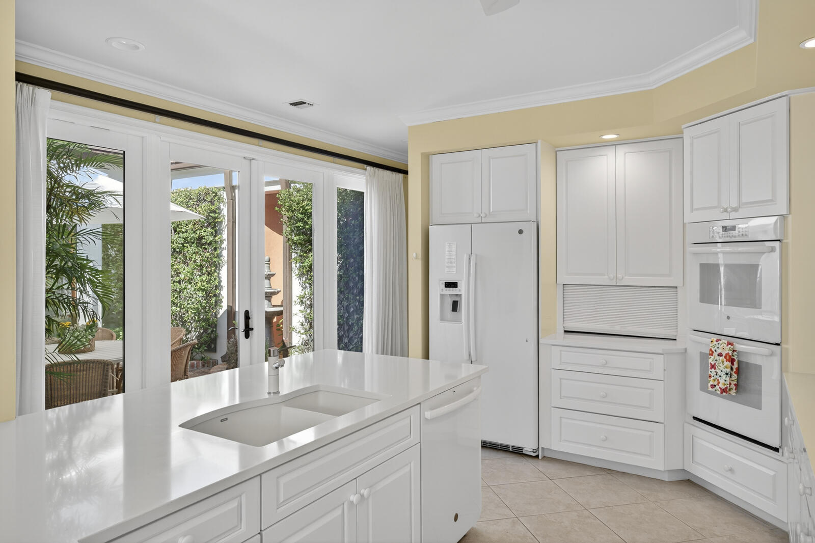 625 Riomar Drive Vero Beach, FL 32963 - Photo 22 of 54 a kitchen with a refrigerator and cabinets