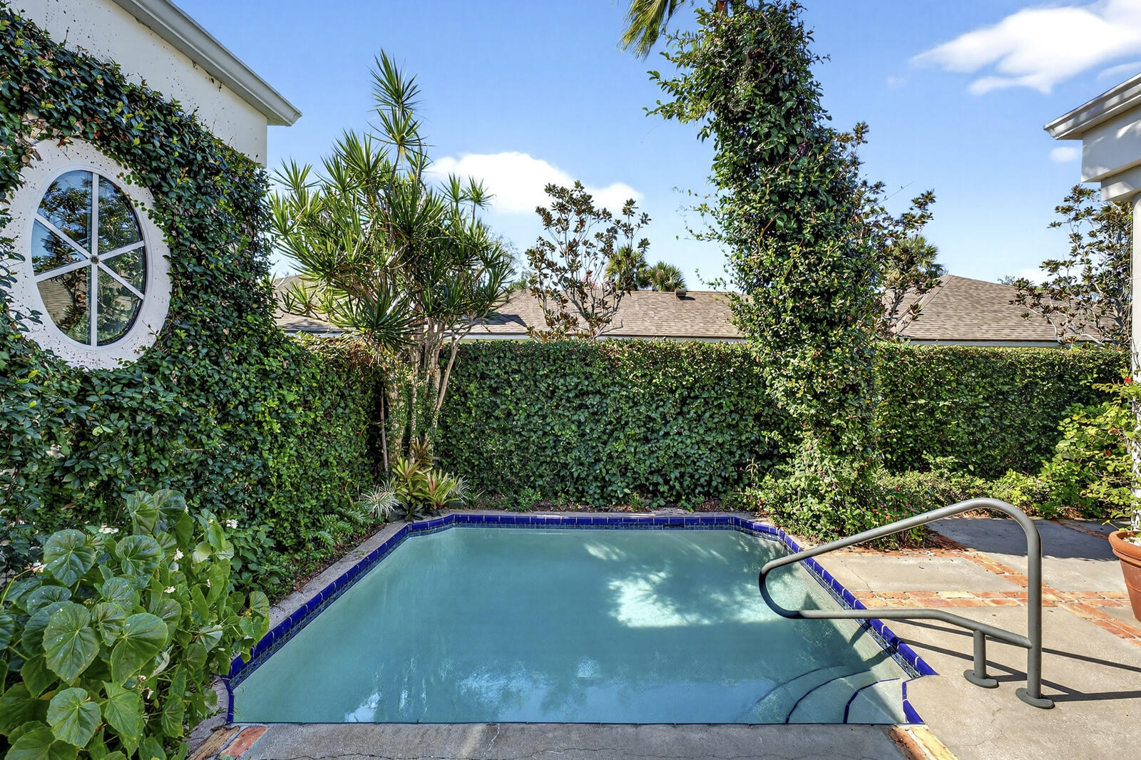 625 Riomar Drive Vero Beach, FL 32963 - Photo 48 of 54 a view of a backyard