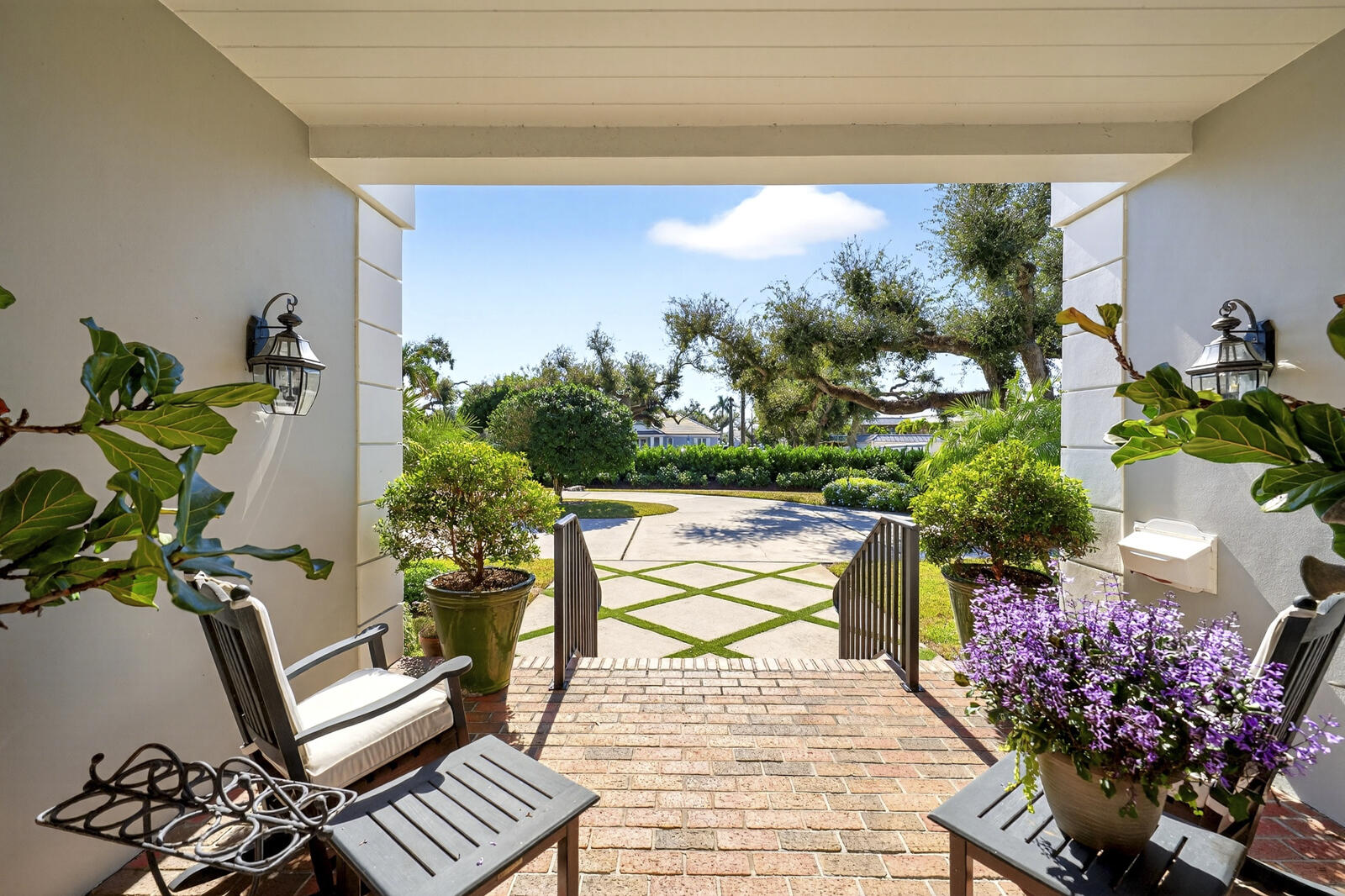 625 Riomar Drive Vero Beach, FL 32963 - Photo 6 of 54 a view of a chairs and table in a patio