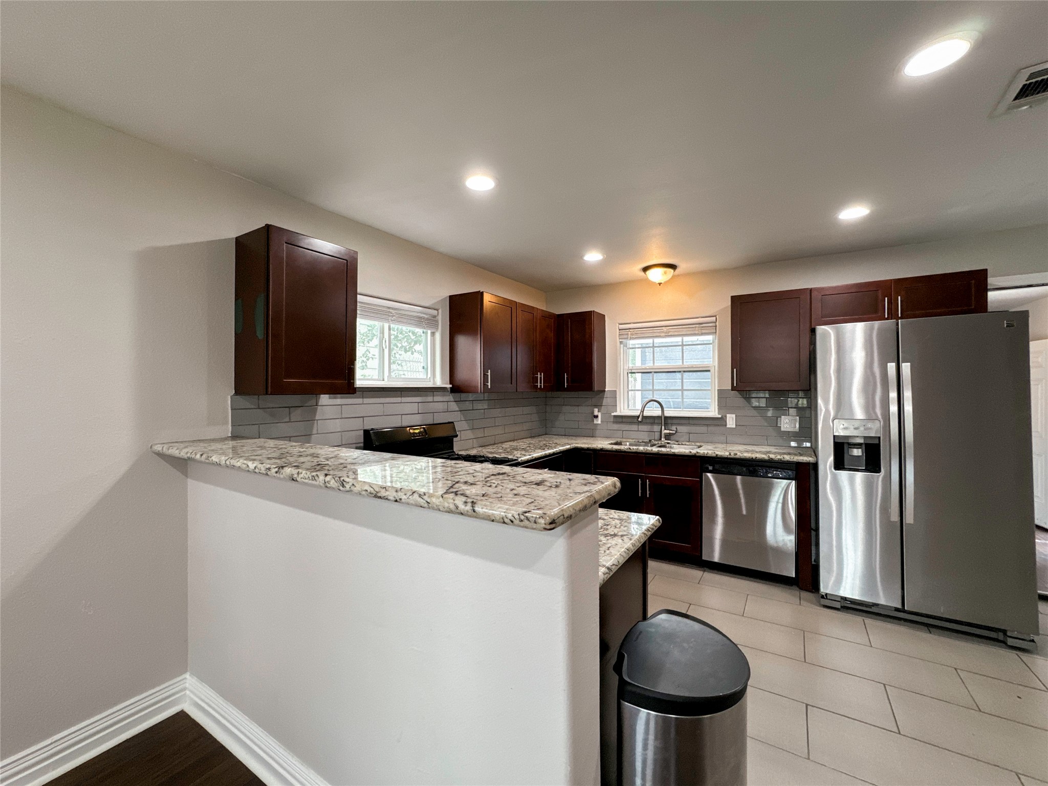 2902 Elser Street Houston, TX 77009 - Photo 7 of 28