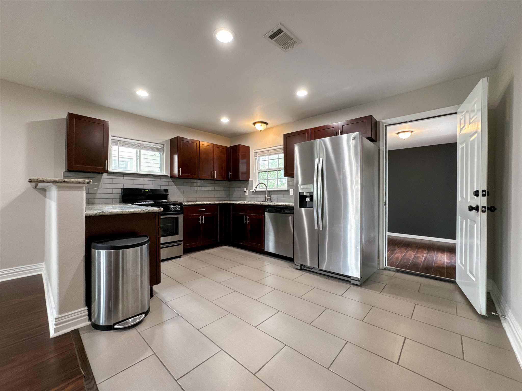 2902 Elser Street Houston, TX 77009 - Photo 8 of 28