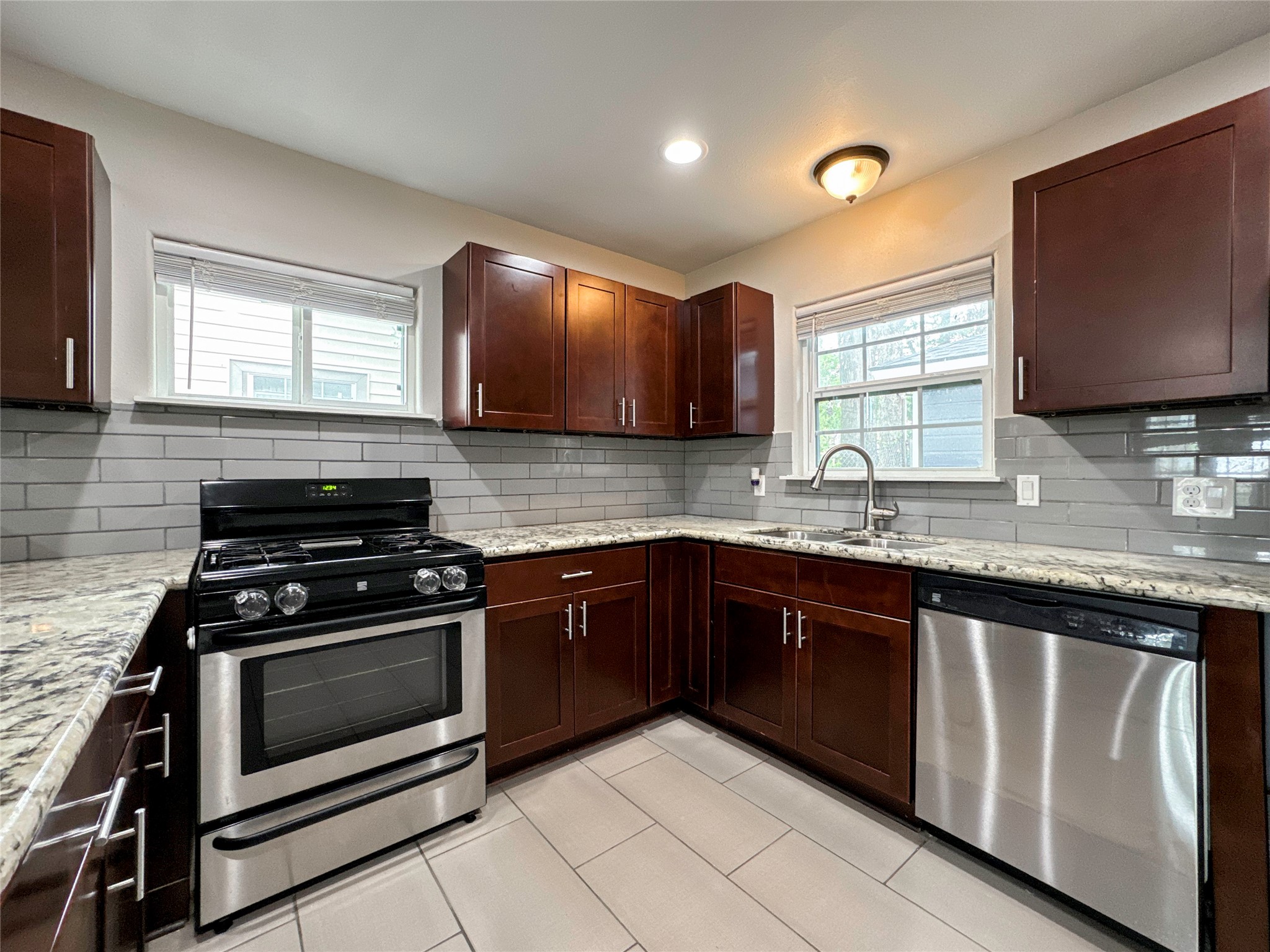 2902 Elser Street Houston, TX 77009 - Photo 9 of 28