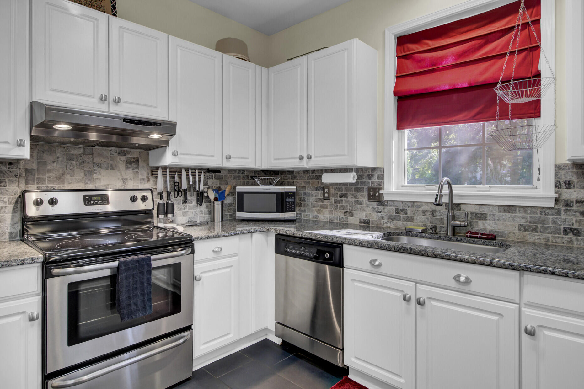 140 Old Course Road Summerville, SC 29485 - Photo 12 of 50 Granite, Tumbled Stone, Stainless!