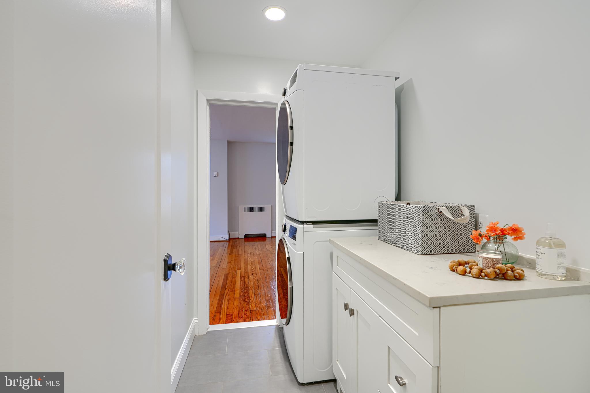 5000 Greenleaf Road Baltimore, MD 21210 - Photo 16 of 45 a utility room with dryer and washer