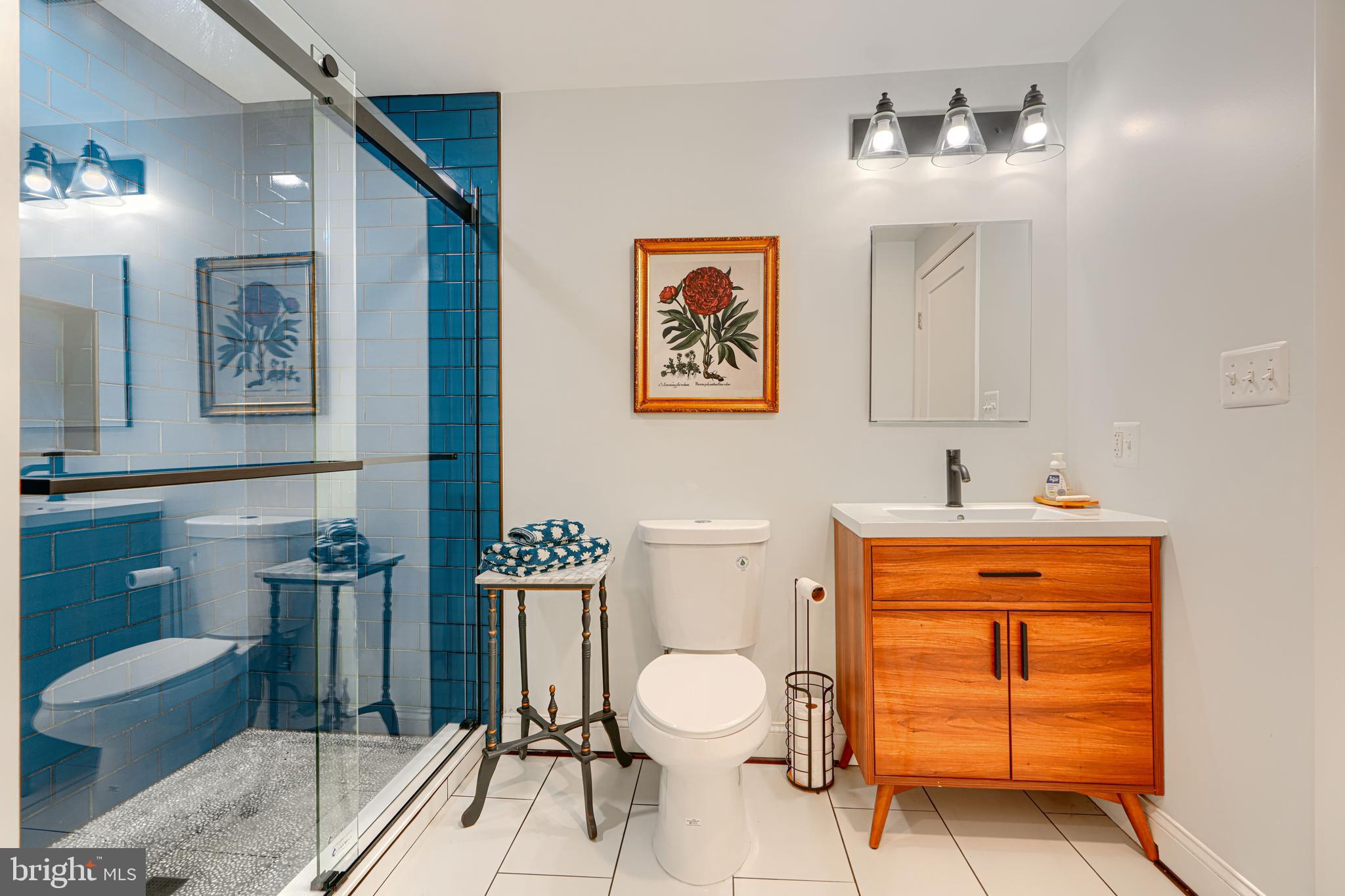 5000 Greenleaf Road Baltimore, MD 21210 - Photo 21 of 45 a bathroom with a toilet a sink and mirror