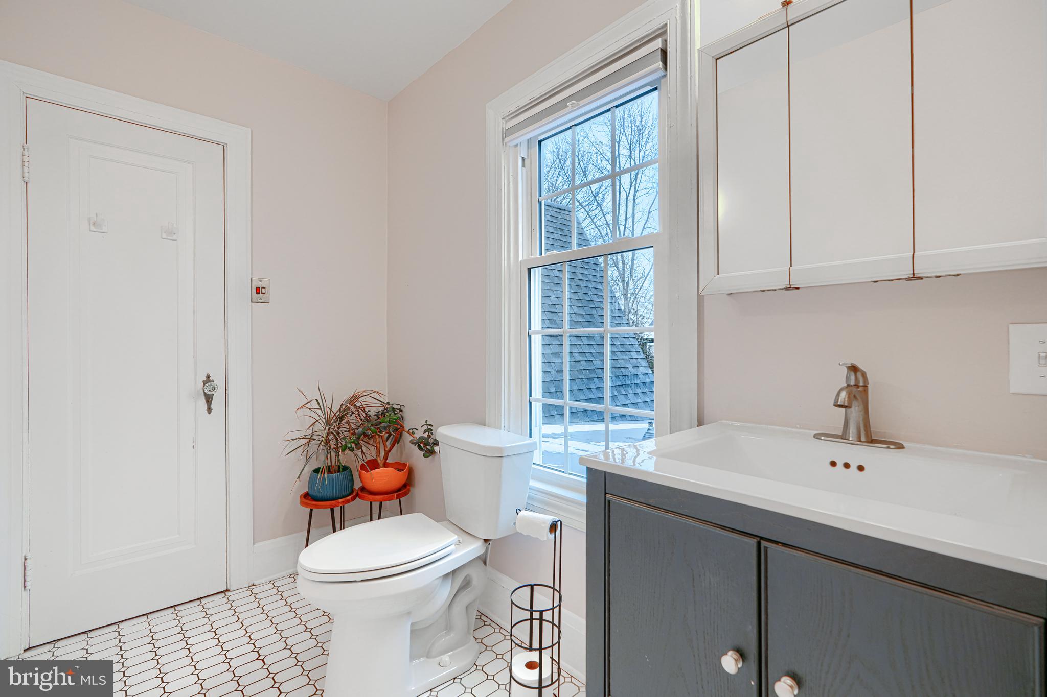 5000 Greenleaf Road Baltimore, MD 21210 - Photo 30 of 45 a bathroom with a sink a toilet and a window