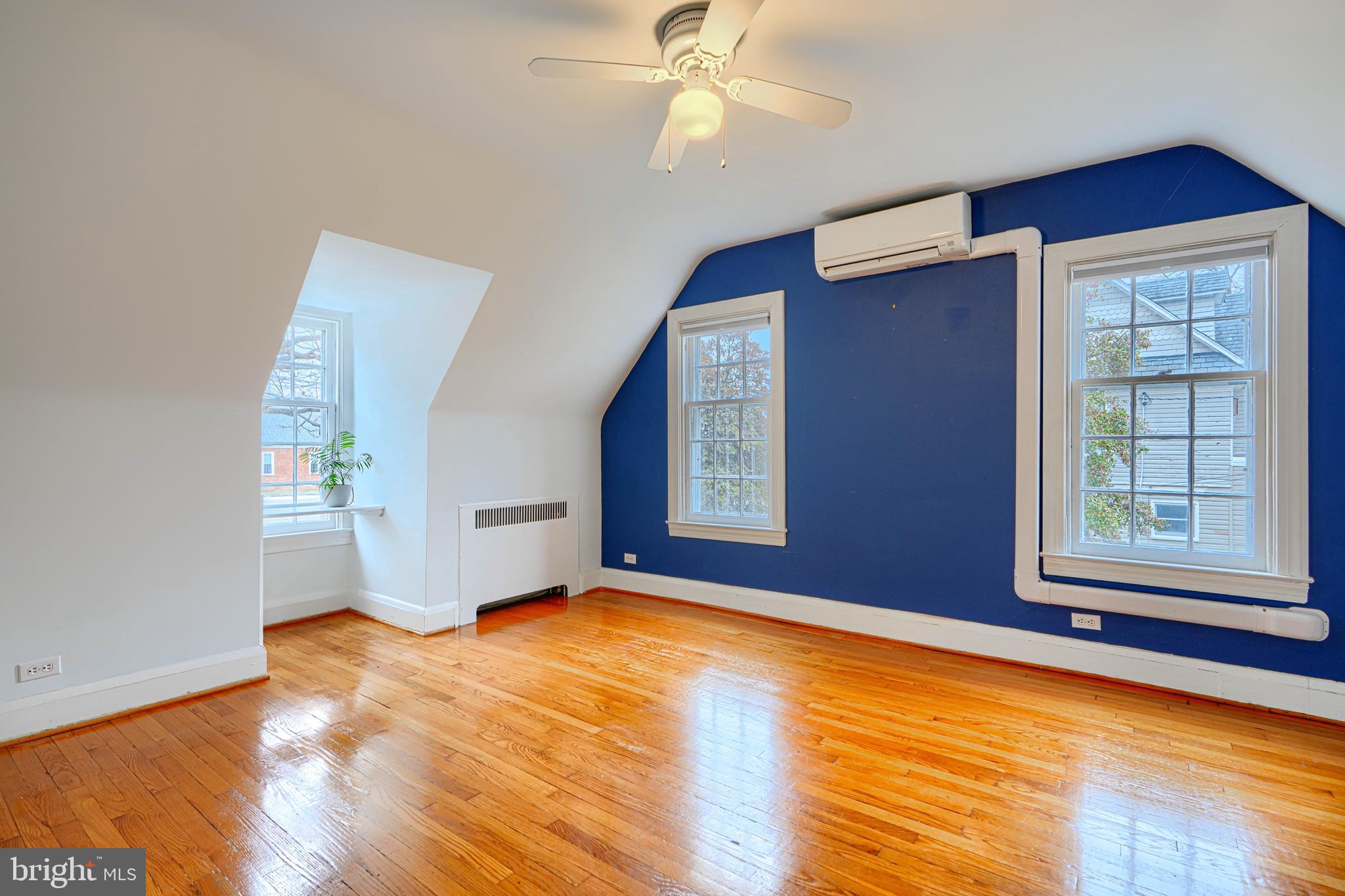 5000 Greenleaf Road Baltimore, MD 21210 - Photo 32 of 45 wooden floor in an empty room with a window