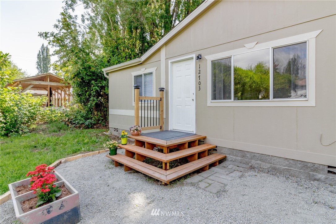 12703 Military Road South Burien, WA 98168 - Photo 3 of 22 Gallery Image 3