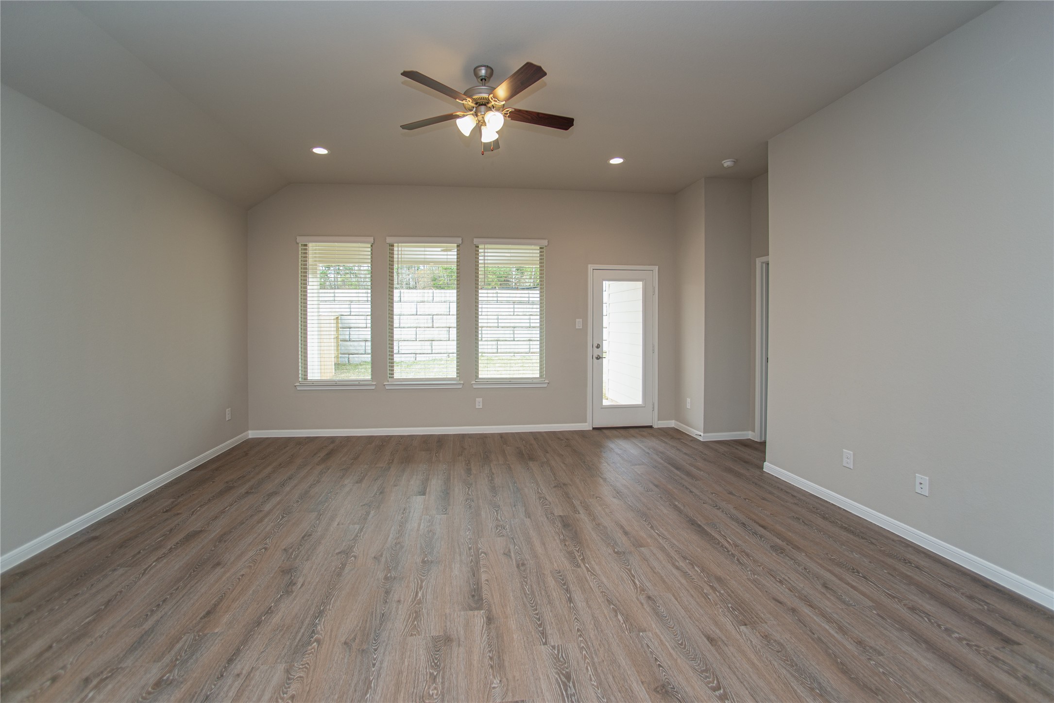 439 Stonebrook Lane Conroe, TX 77304 - Photo 4 of 19