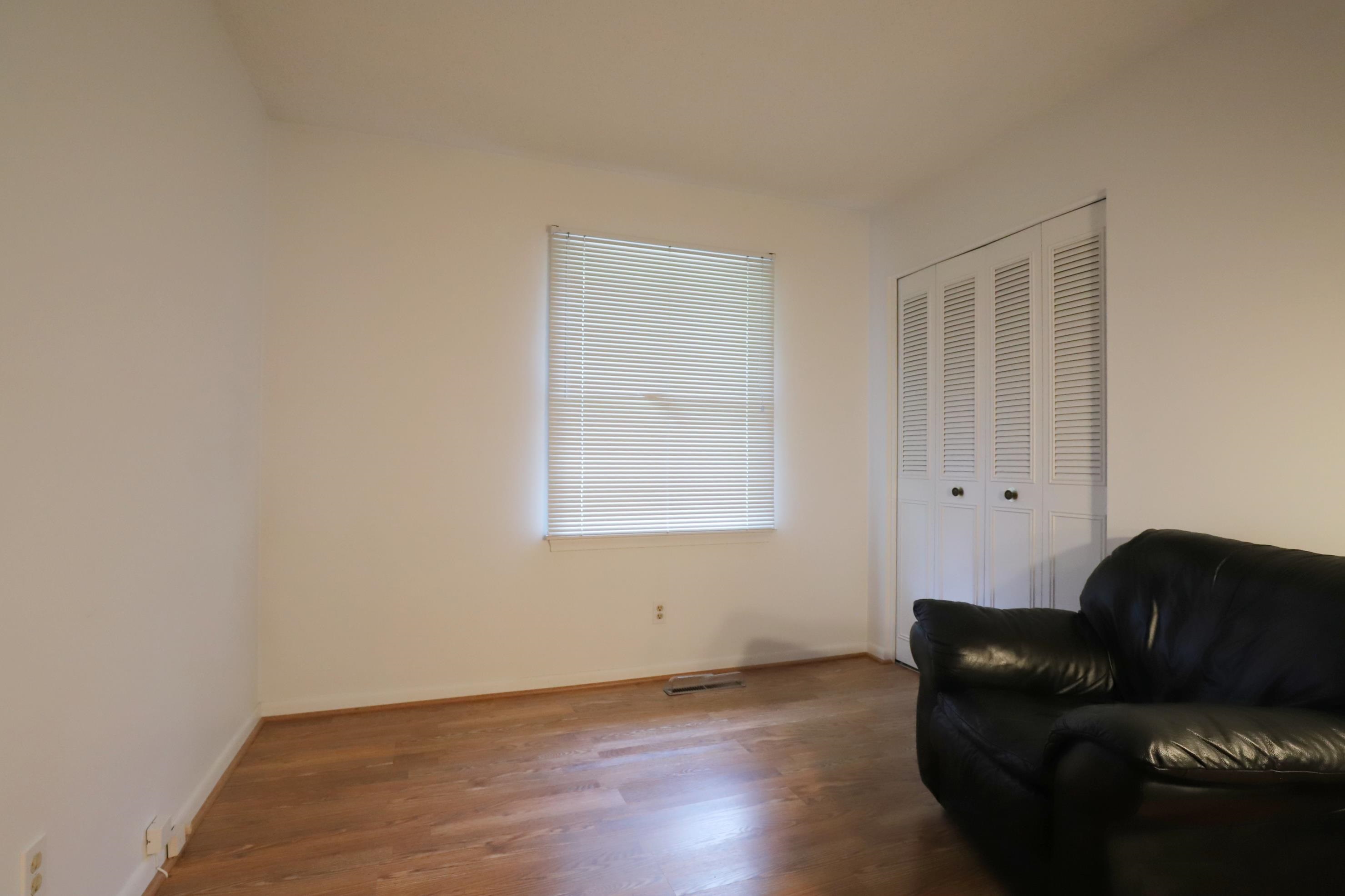 508 Daniel Flushing, MI 48433 - Photo 20 of 31 50118264-19.JPG