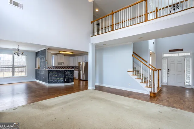 a view of an entryway with a livingroom