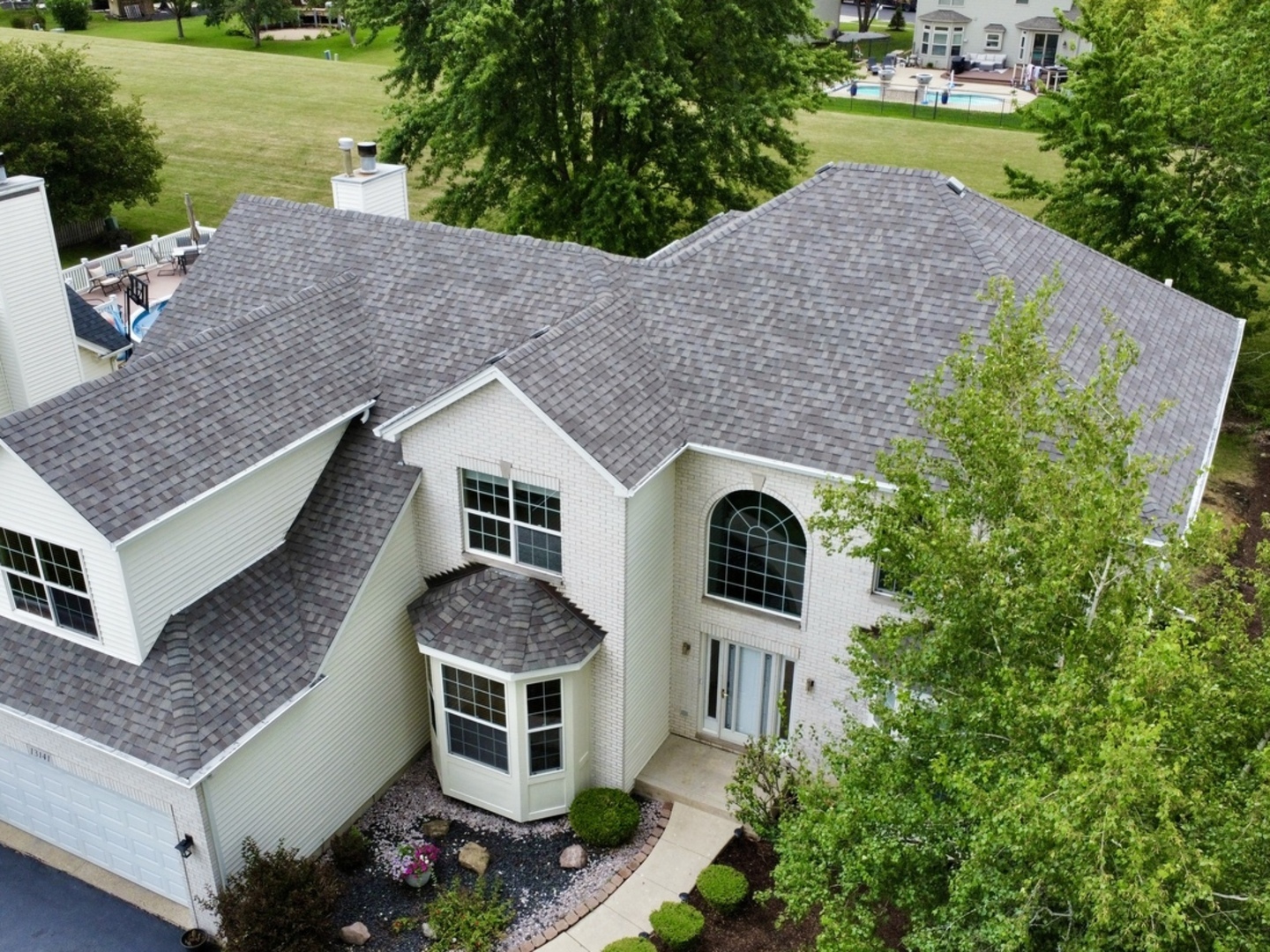 13141 Cinnamon Circle Plainfield, IL 60585 - Photo 3 of 35 a house view with a garden space