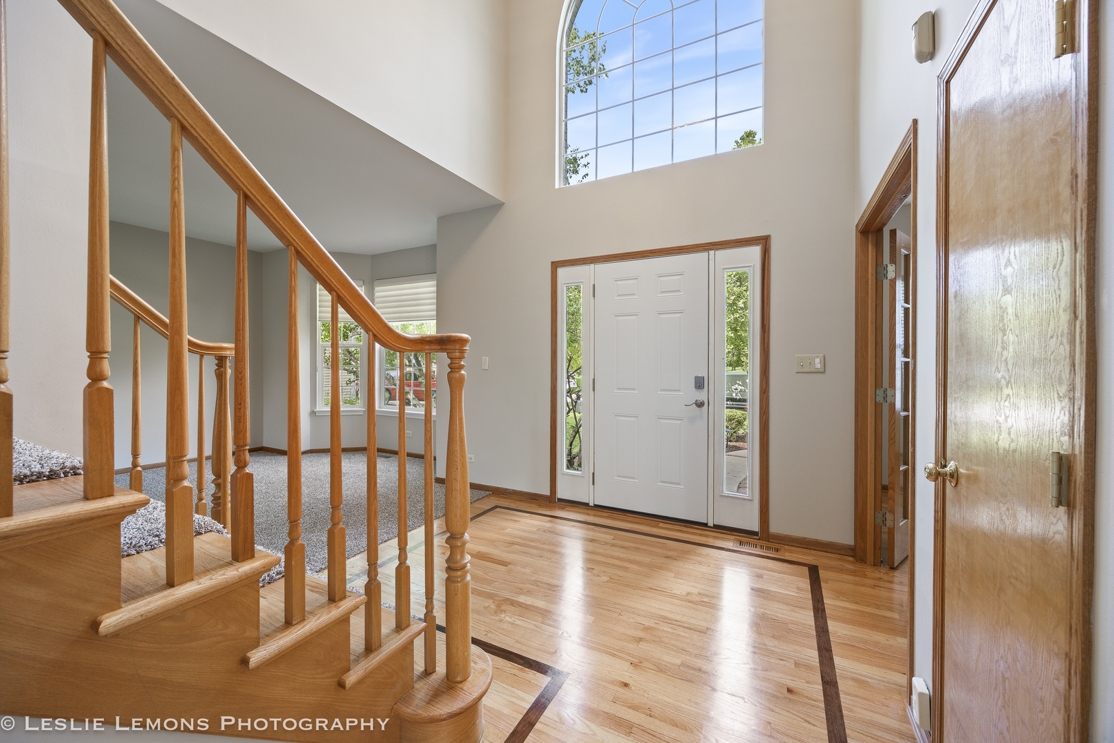 13141 Cinnamon Circle Plainfield, IL 60585 - Photo 5 of 35 a view of an entryway with wooden floor