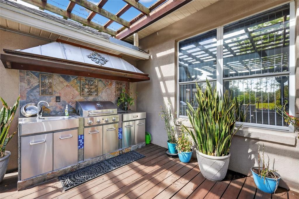 19703 Twin Ponds Road Umatilla, FL 32784 - Photo 46 of 62 a dining room filled with furniture and a potted plant