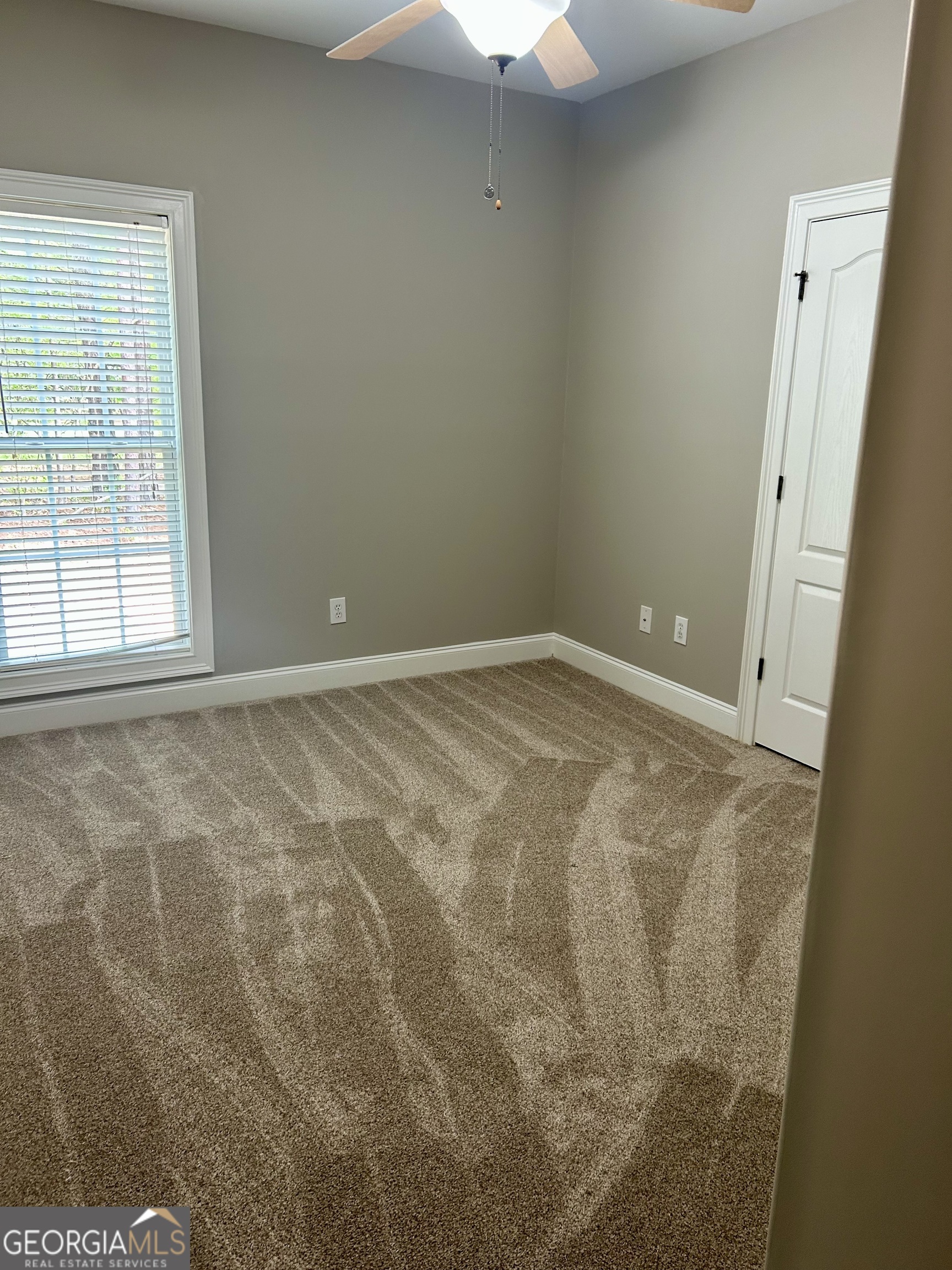 160 Walnut Ridge Way Covington, GA 30014 - Photo 30 of 36 en empty room with window