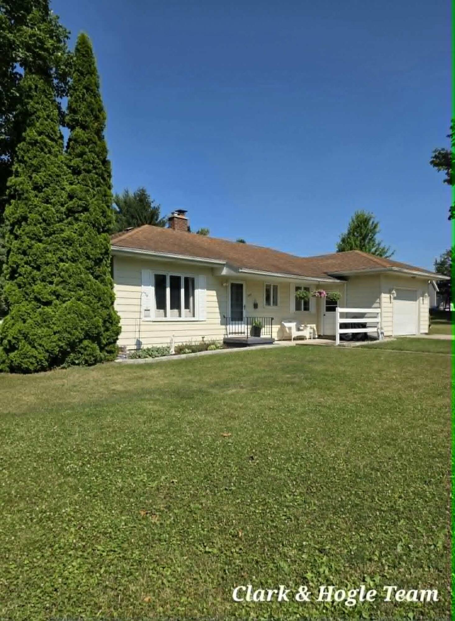 245 Higham Street Pewamo, MI 48873 - Photo 3 of 24 e39bcaa9-057e-45ae-8f5f-15329b63a3b8