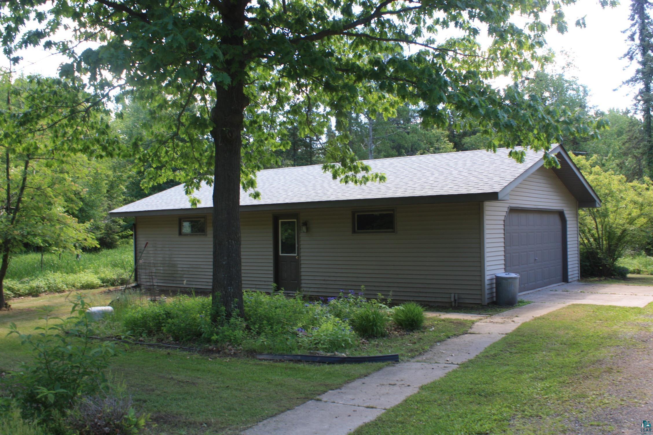 6718 East County Rd B South Range, WI 54874 - Photo 4 of 50 Garage