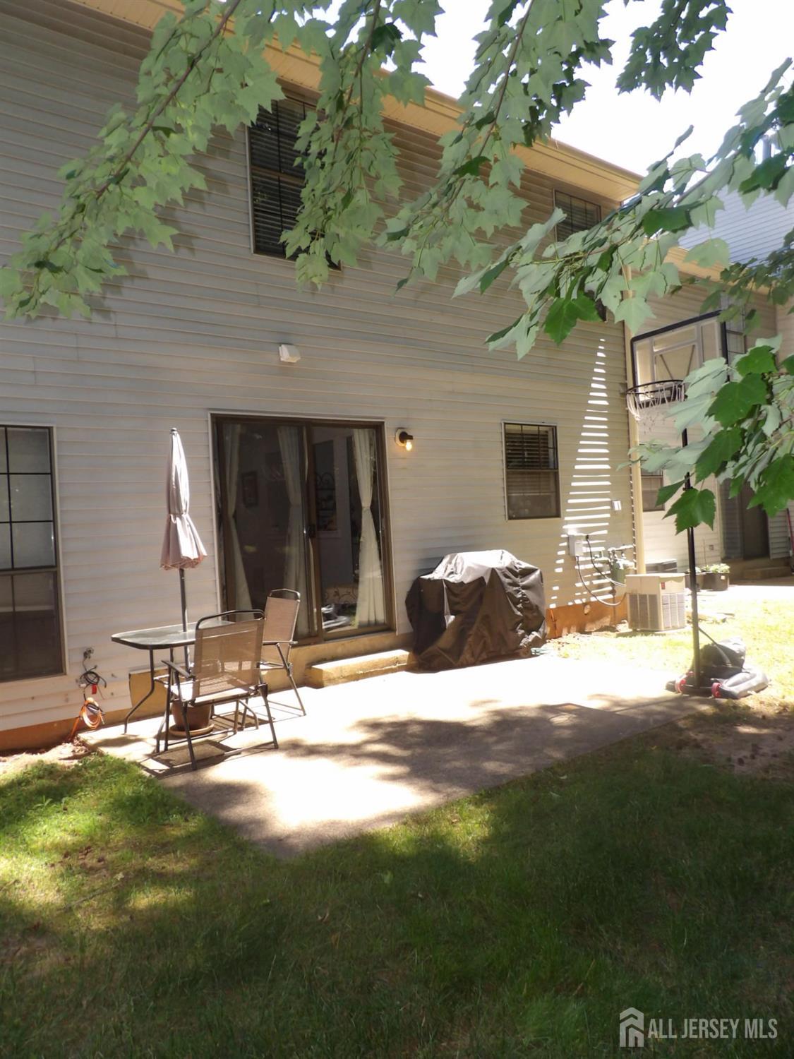 605 Timber Oaks Road Edison, NJ 08820 - Photo 41 of 43