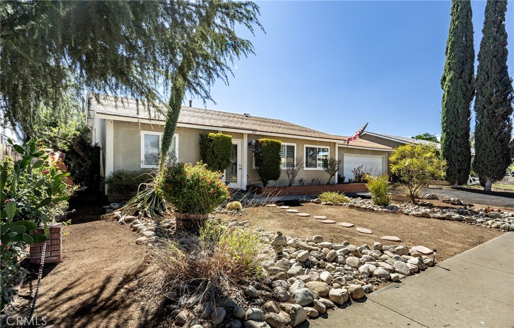 870 Falcon Lane Redlands, CA 92374 - Photo 3 of 16