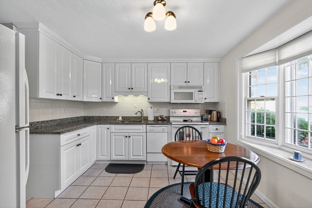 287 Ocean Street, Unit C2 Barnstable, MA 02601 - Photo 8 of 34