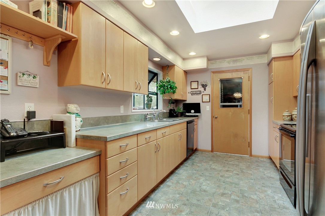 4845 Johnson Point Road Northeast Olympia, WA 98516 - Photo 10 of 25 Gallery Image 10