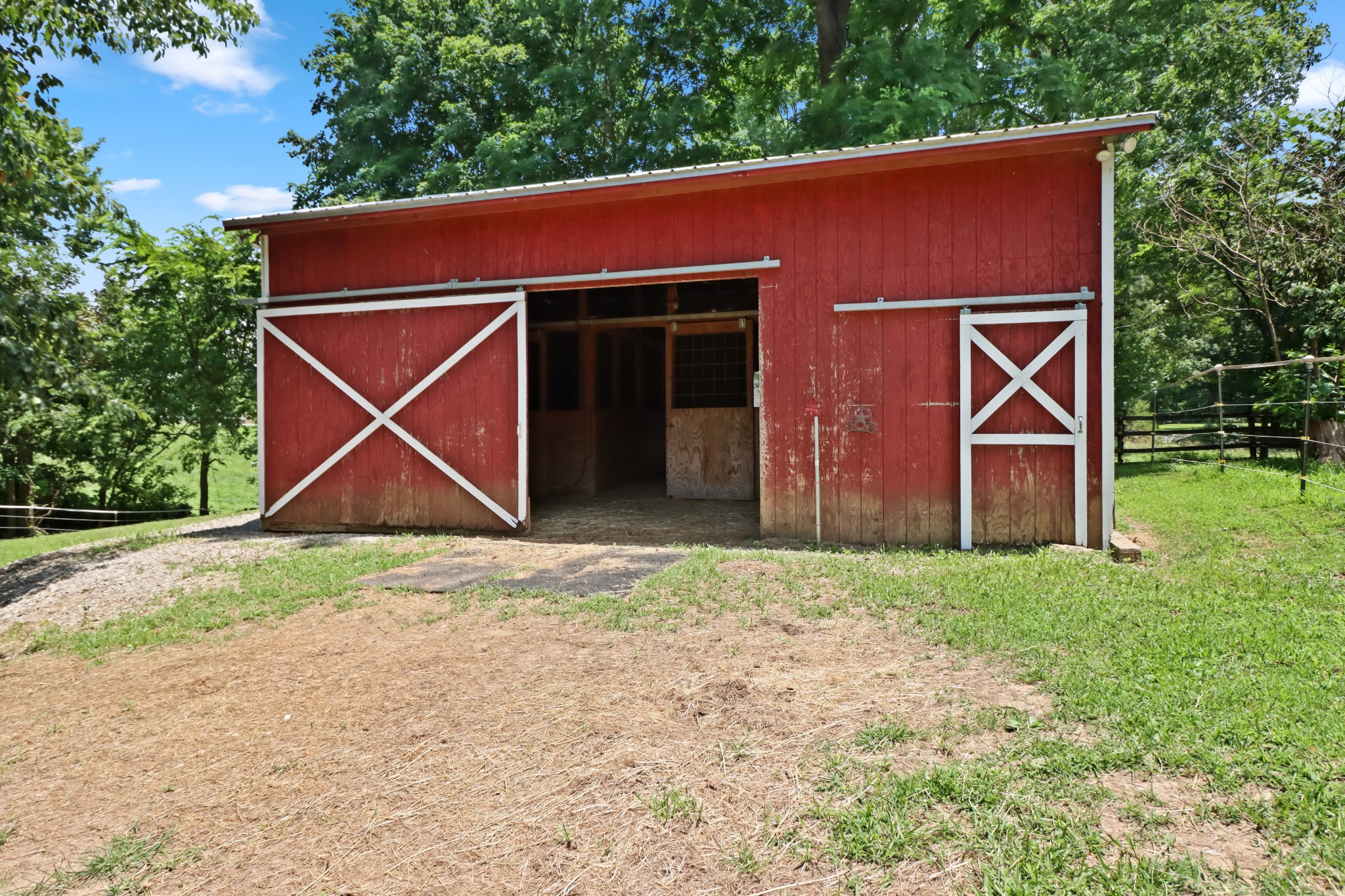 4956 Minnis Road Springfield, TN 37172 - Photo 13 of 32 a backyard of a house with wooden fence
