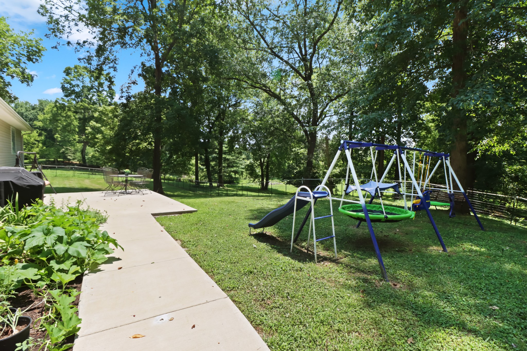 4956 Minnis Road Springfield, TN 37172 - Photo 16 of 32 a view of a park with a slide
