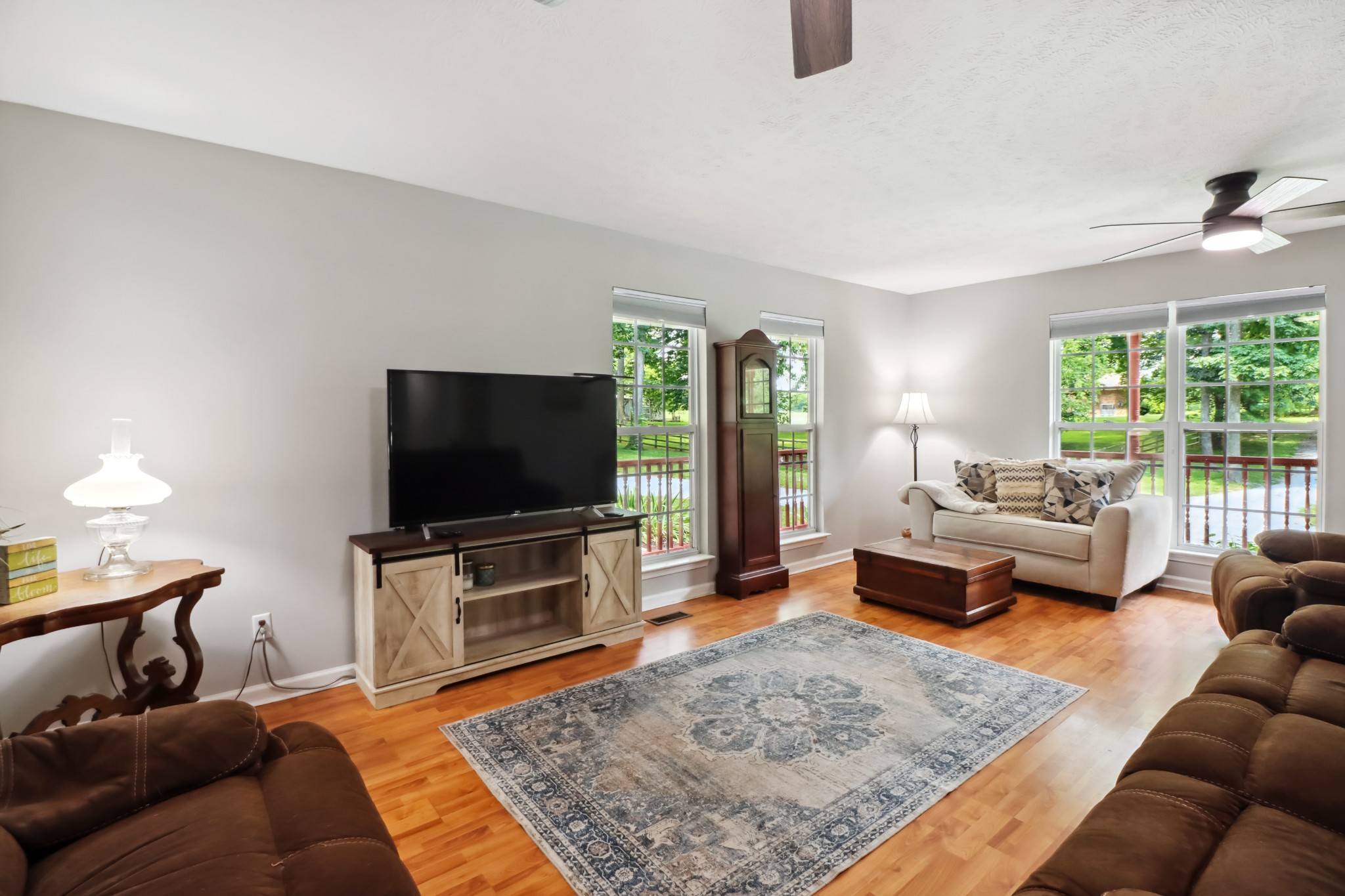 4956 Minnis Road Springfield, TN 37172 - Photo 17 of 32 a living room with furniture and a flat screen tv