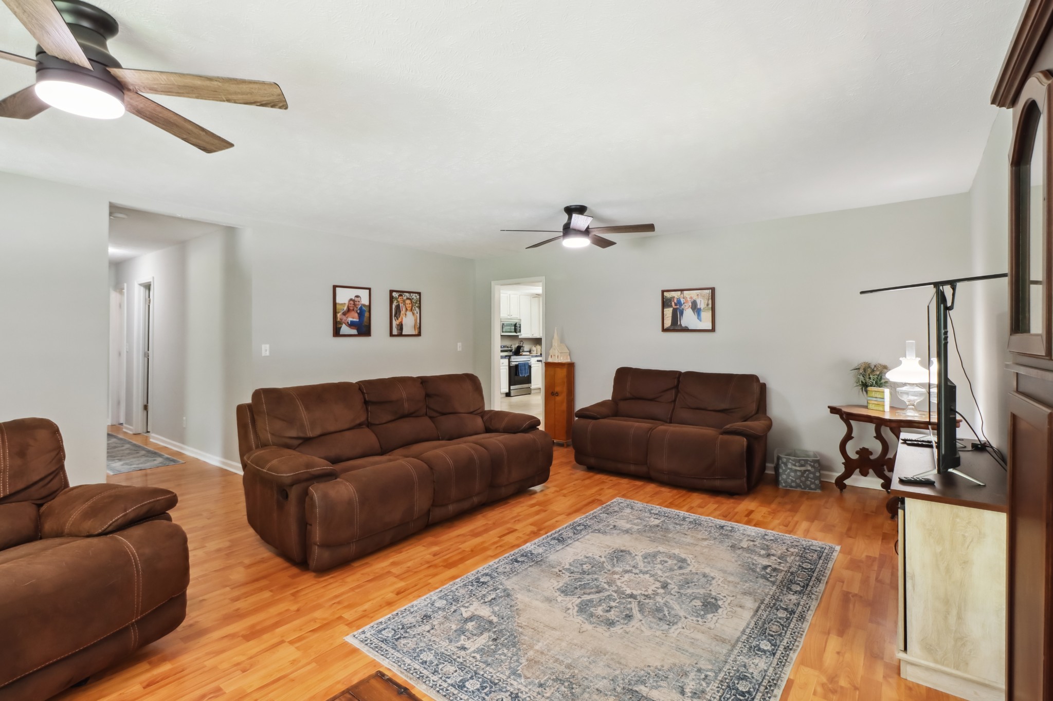 4956 Minnis Road Springfield, TN 37172 - Photo 18 of 32 a living room with furniture and a rug