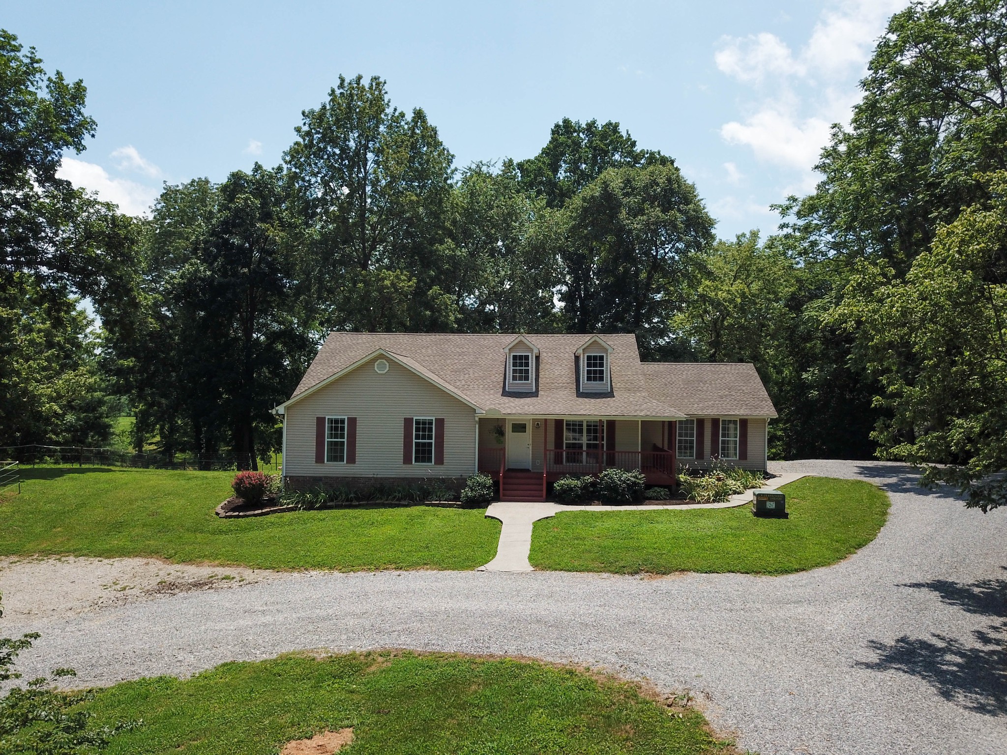 4956 Minnis Road Springfield, TN 37172 - Photo 2 of 32 a front view of a house with garden