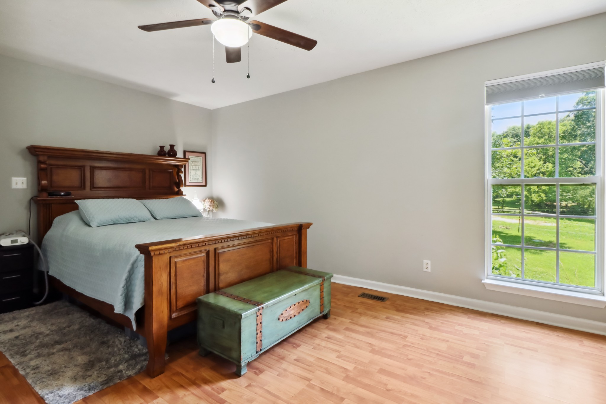 4956 Minnis Road Springfield, TN 37172 - Photo 25 of 32 a bed room with a bed and a window