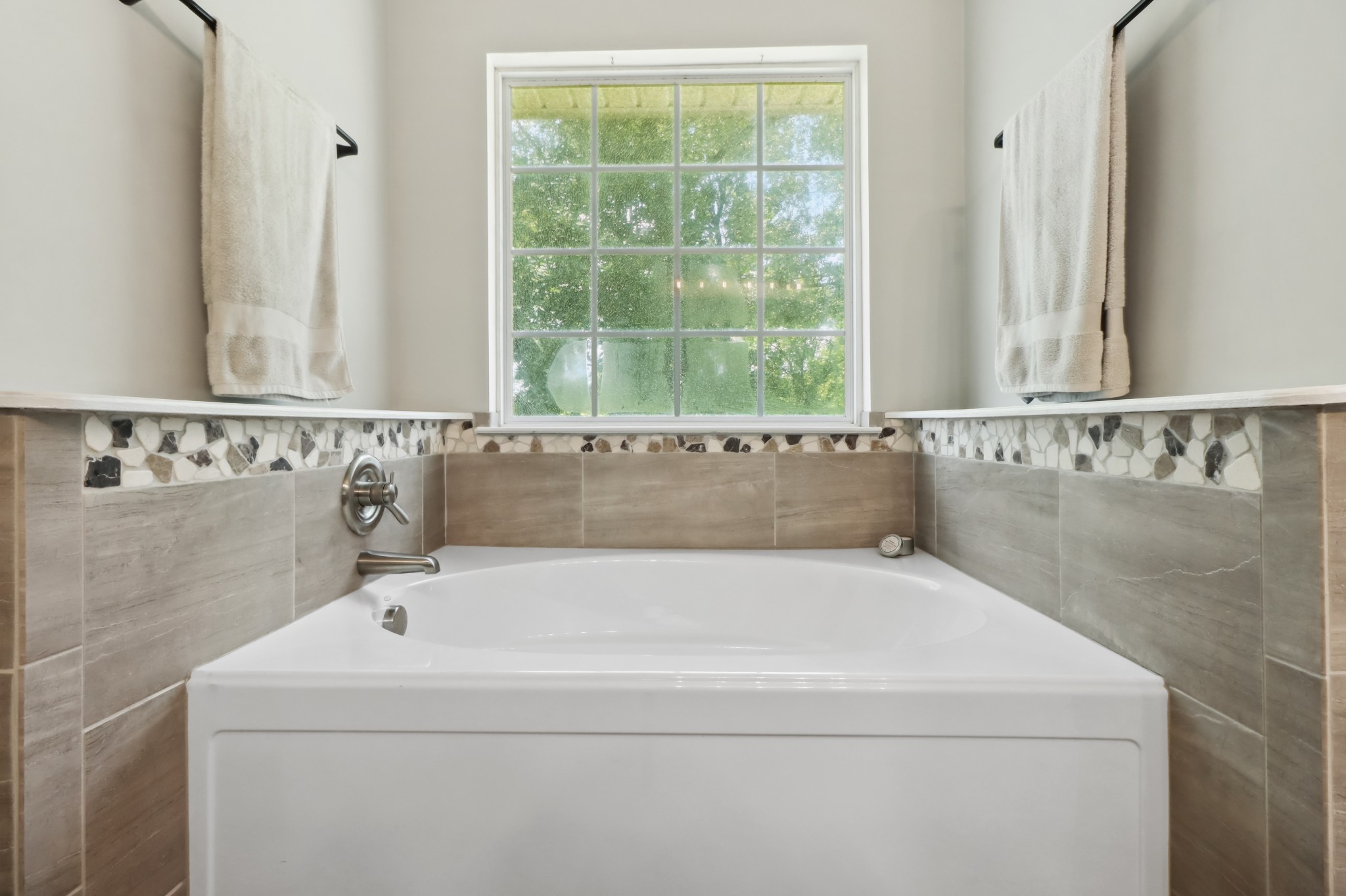 4956 Minnis Road Springfield, TN 37172 - Photo 32 of 32 a view of a bathroom with bathtub and window