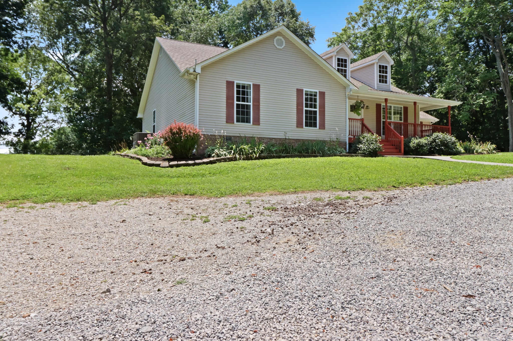 4956 Minnis Road Springfield, TN 37172 - Photo 5 of 32 a front view of house with yard and green space