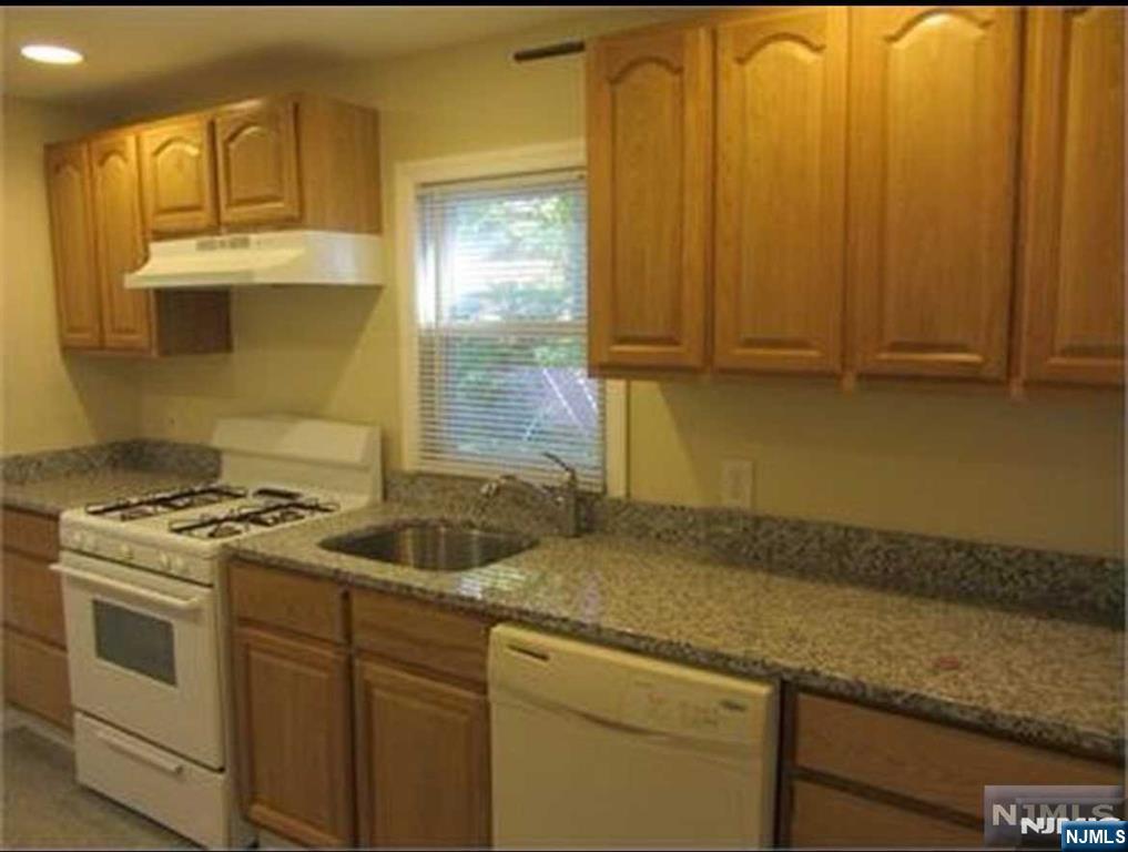 421 Riverside Drive Wayne, NJ 07470 - Photo 3 of 7 Gallery Image 3