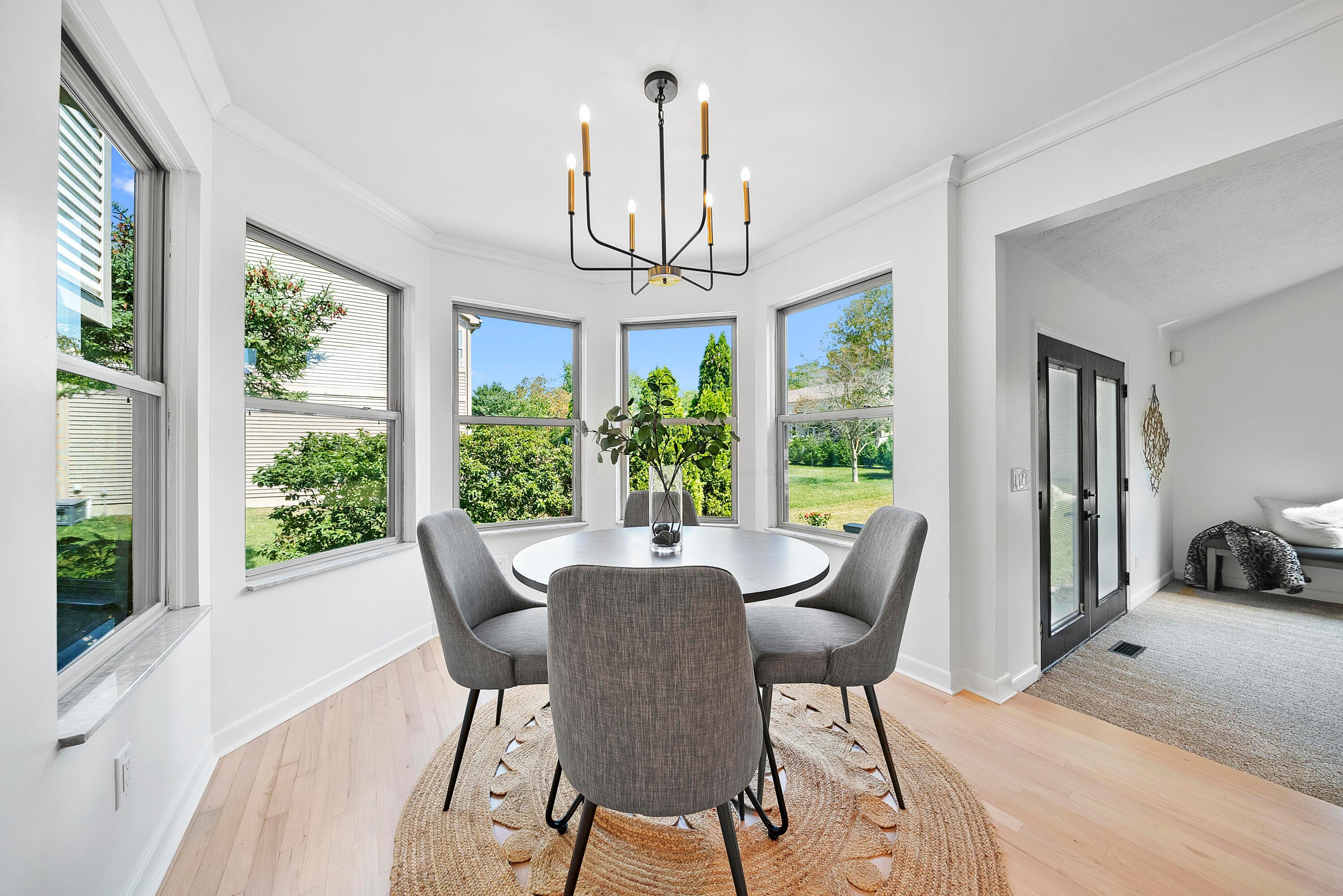 822 Elgin Circle Pickerington, OH 43147 - Photo 20 of 44 Dining Area