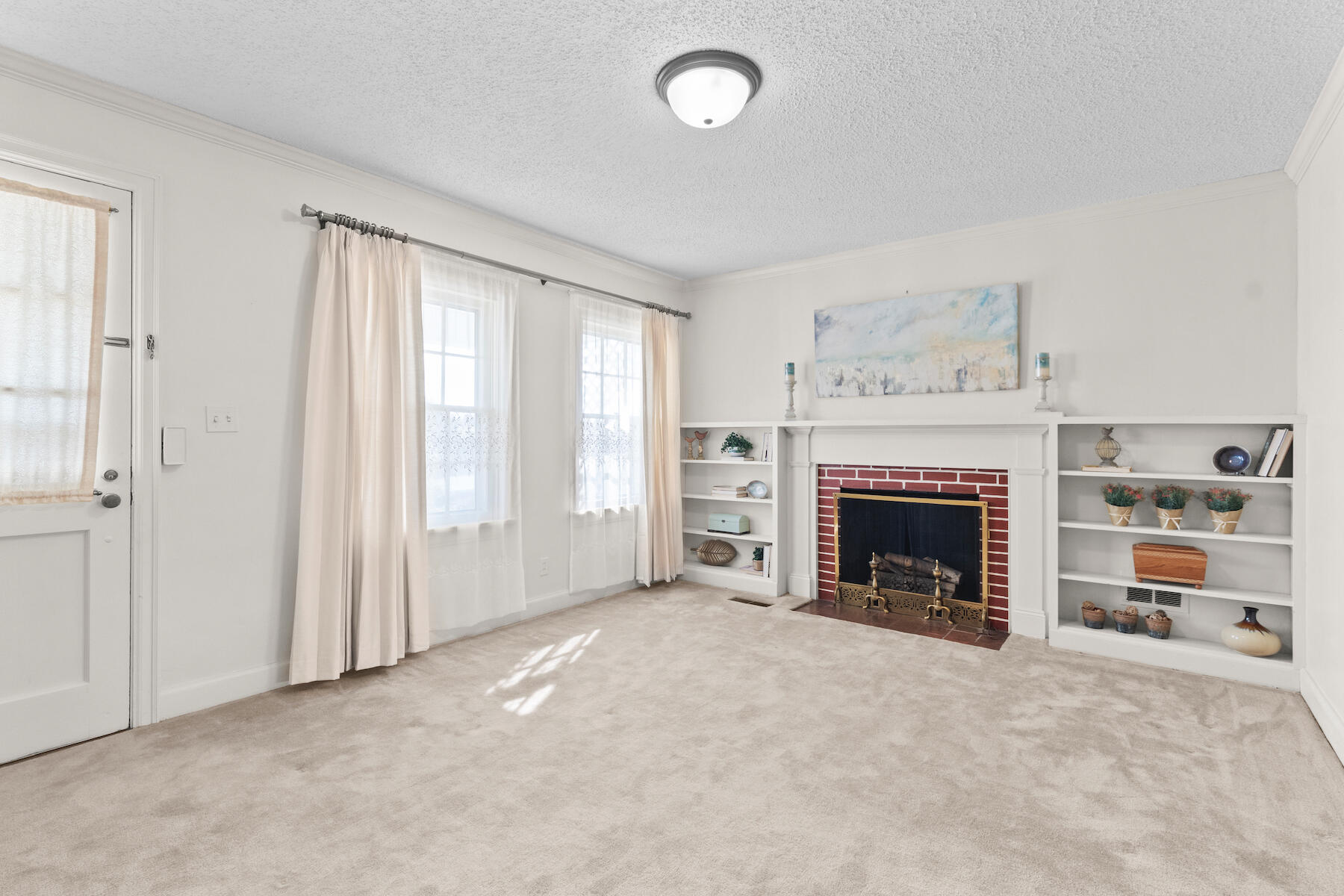 105 Cartwright Street Chattanooga, TN 37415 - Photo 5 of 33 Living Room with Built-in Bookcases