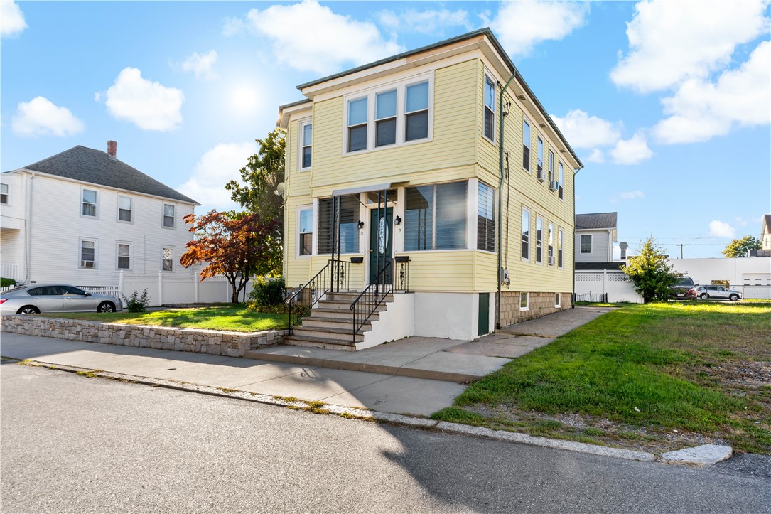 9 Apulia Street East Providence, RI 02914 - Photo 3 of 23