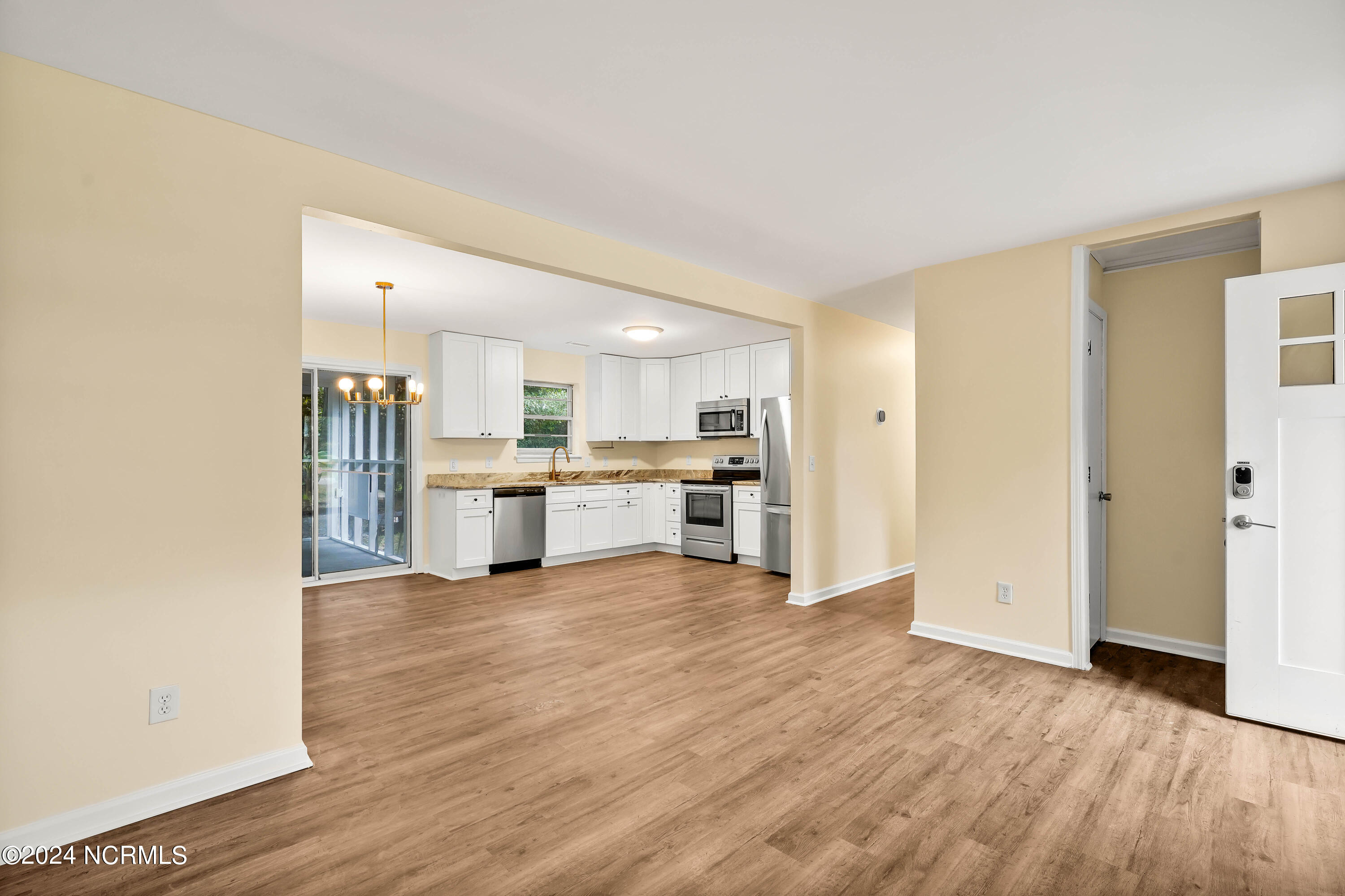 338 Wallington Road Wilmington, NC 28409 - Photo 5 of 26 338WallingtonRoad-5