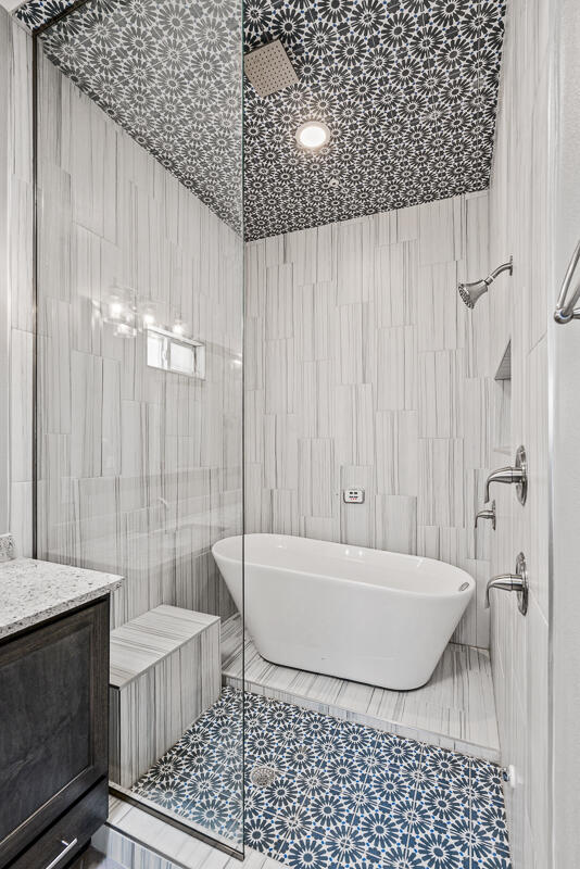 6026 Spring Ridge Sunland Park, NM 88008 - Photo 15 of 17 a bathroom with a sink a toilet a shower and a bathtub