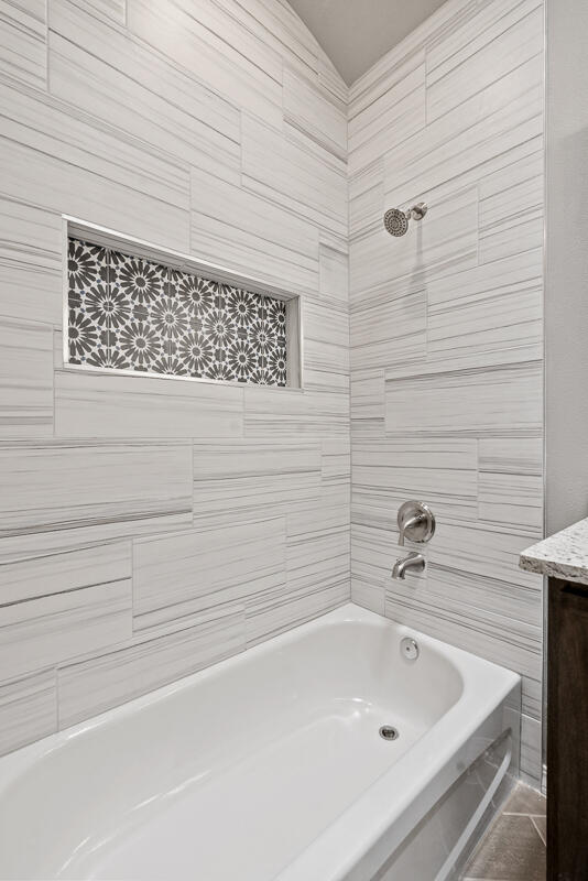 6026 Spring Ridge Sunland Park, NM 88008 - Photo 17 of 17 a bathroom with a bathtub