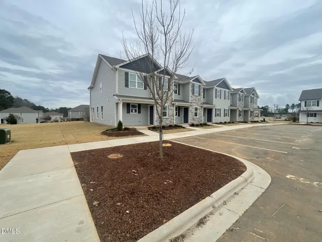 $1,450 | 1009 Peony Lane, Youngsville, NC 27596