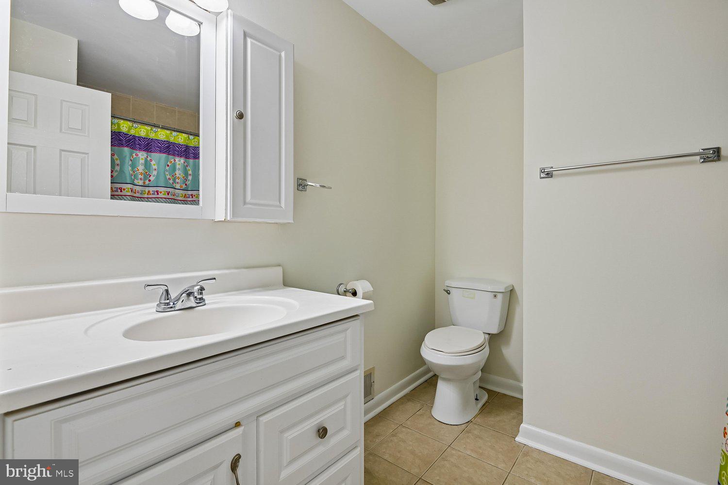 7879 Elizabeth Road Pasadena, MD 21122 - Photo 28 of 36 Full Hall Bath
