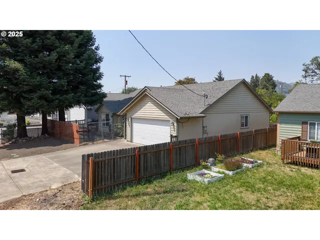 $325,000 | 120 Southeast Edwards Street, Winston, OR 97496
